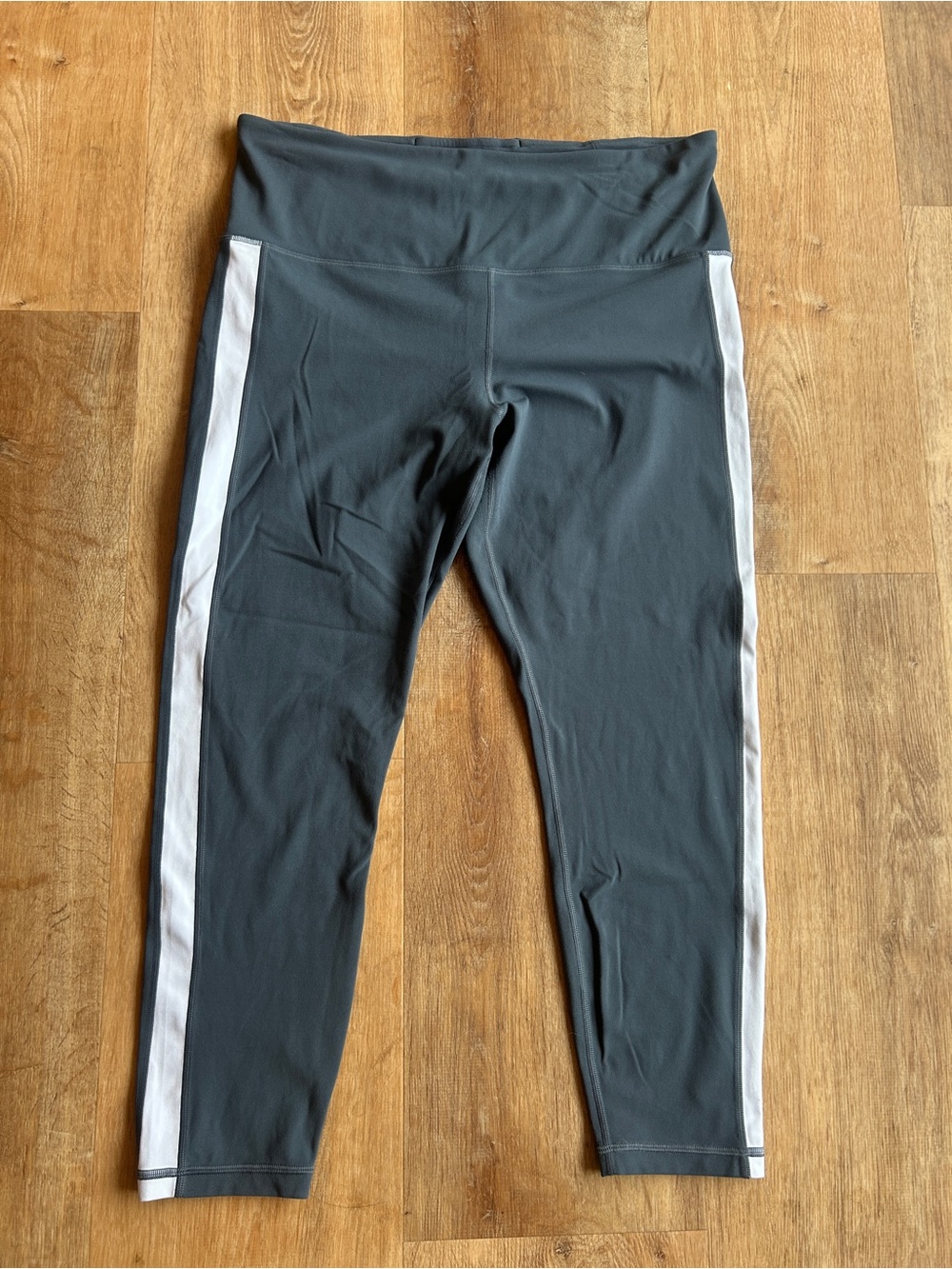 Athleta Dark Gray Leggings with White Side Stripes ⅞ Tight XL